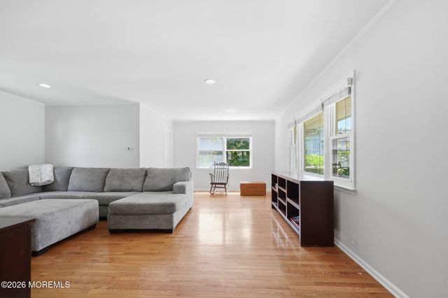 575 Garfield Avenue, Belford, NJ 07718