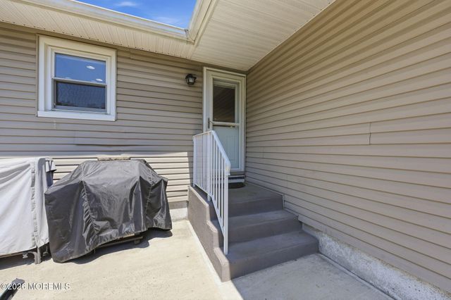 575 Garfield Avenue, Belford, NJ 07718