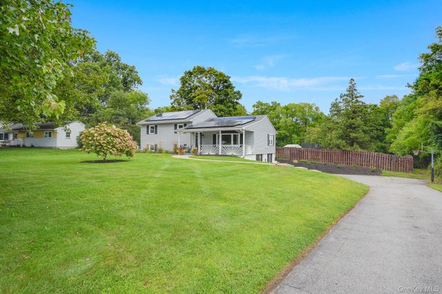 10 Meadow Lane, Pleasant Valley, NY 12569