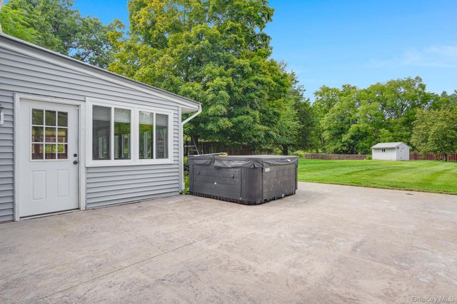 10 Meadow Lane, Pleasant Valley, NY 12569