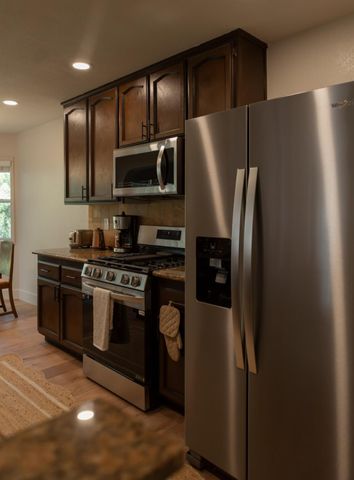40 American River Canyon Dr, Folsom, CA 95630