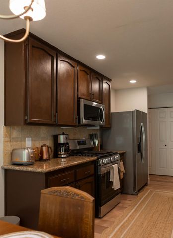 40 American River Canyon Dr, Folsom, CA 95630