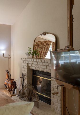 40 American River Canyon Dr, Folsom, CA 95630