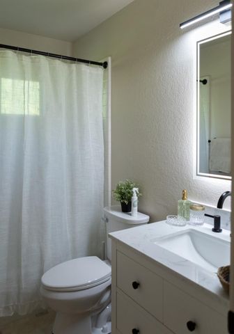 40 American River Canyon Dr, Folsom, CA 95630