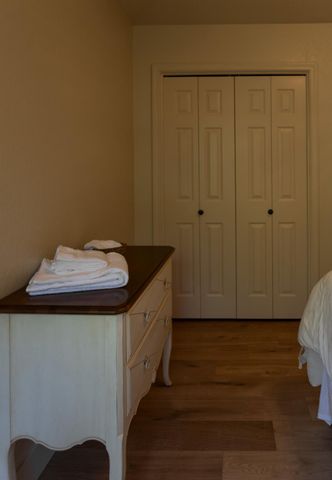 40 American River Canyon Dr, Folsom, CA 95630
