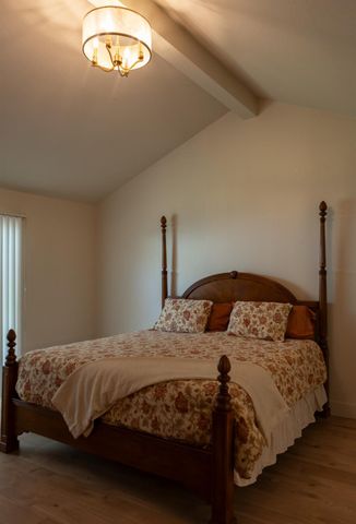 40 American River Canyon Dr, Folsom, CA 95630