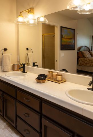 40 American River Canyon Dr, Folsom, CA 95630