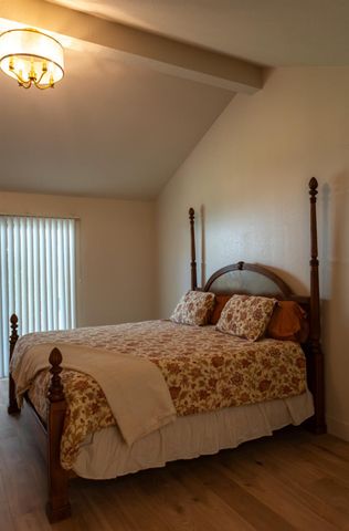40 American River Canyon Dr, Folsom, CA 95630