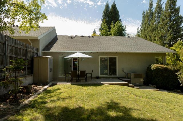 40 American River Canyon Dr, Folsom, CA 95630