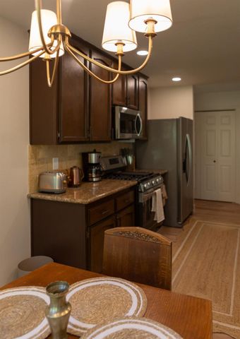40 American River Canyon Dr, Folsom, CA 95630