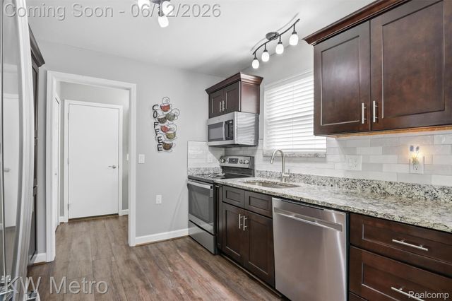 1061 Yorick Path, Wixom, MI 48393