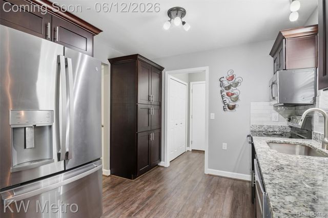 1061 Yorick Path, Wixom, MI 48393