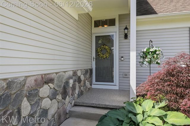 1061 Yorick Path, Wixom, MI 48393