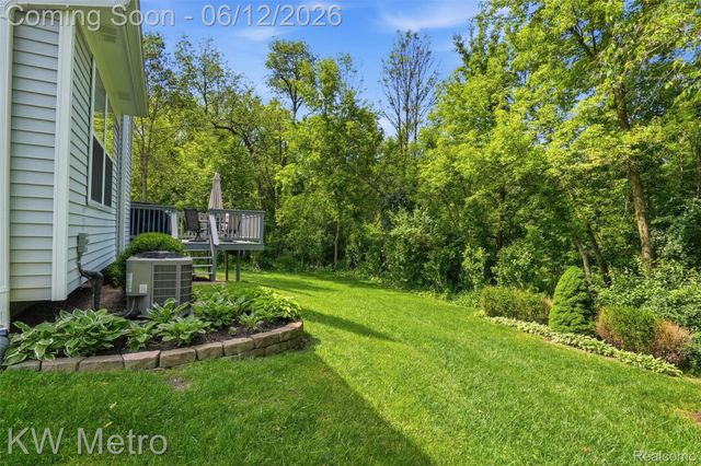 1061 Yorick Path, Wixom, MI 48393