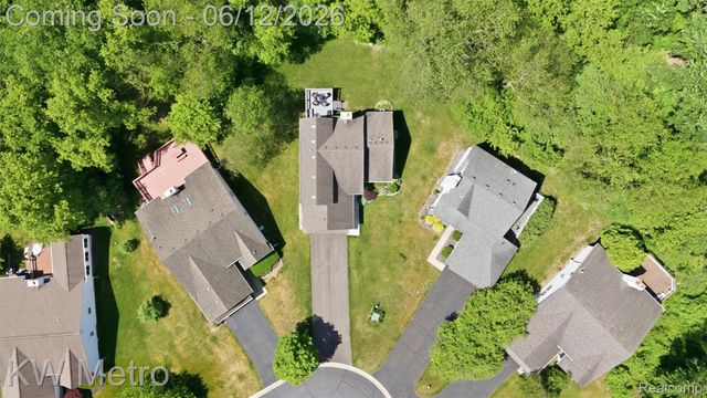 1061 Yorick Path, Wixom, MI 48393