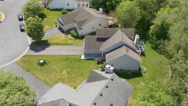 1061 Yorick Path, Wixom, MI 48393