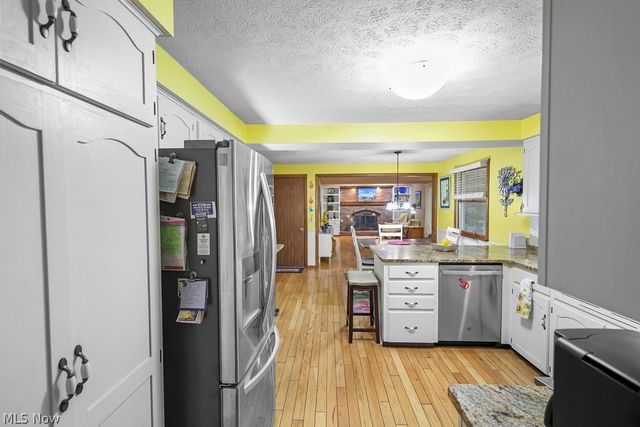 2438 Lyndon Drive, Green, OH 44685
