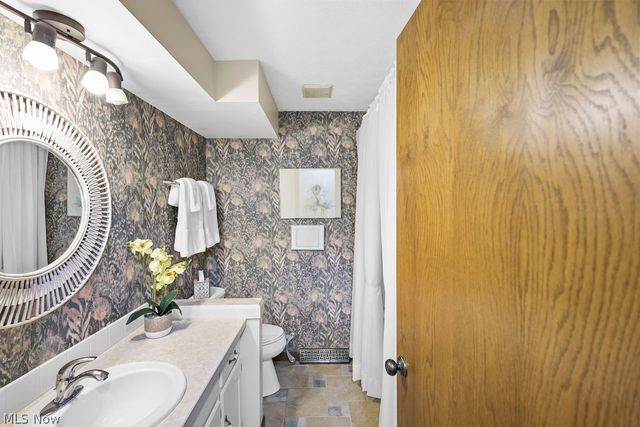 2438 Lyndon Drive, Green, OH 44685