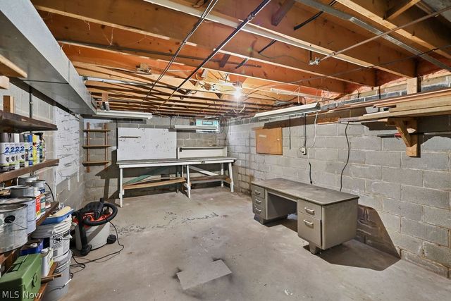 2438 Lyndon Drive, Green, OH 44685