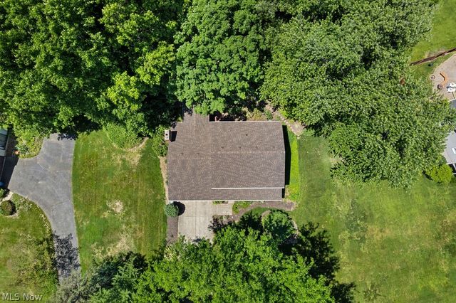 2438 Lyndon Drive, Green, OH 44685