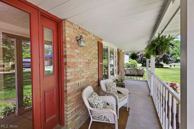 2438 Lyndon Drive, Green, OH 44685