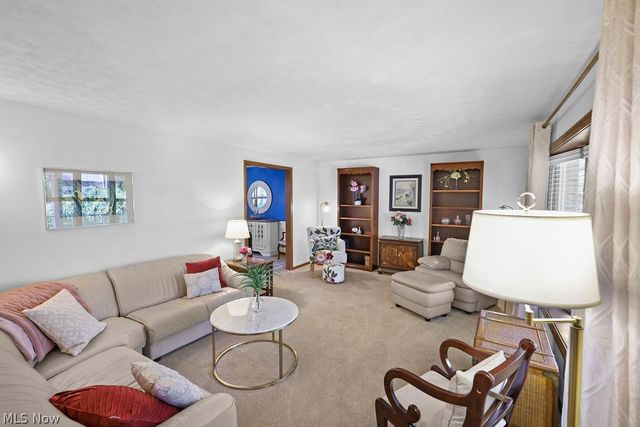 2438 Lyndon Drive, Green, OH 44685