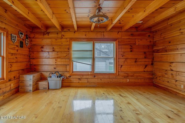 147 R & R Sawmill Rd, Harriman, TN 37748