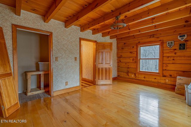 147 R & R Sawmill Rd, Harriman, TN 37748