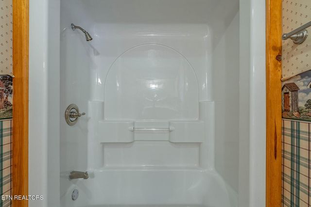 147 R & R Sawmill Rd, Harriman, TN 37748