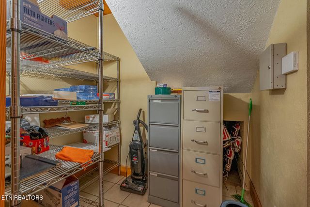 147 R & R Sawmill Rd, Harriman, TN 37748