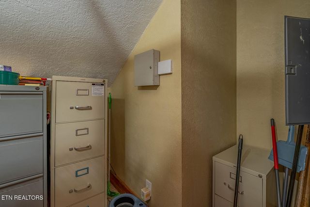 147 R & R Sawmill Rd, Harriman, TN 37748