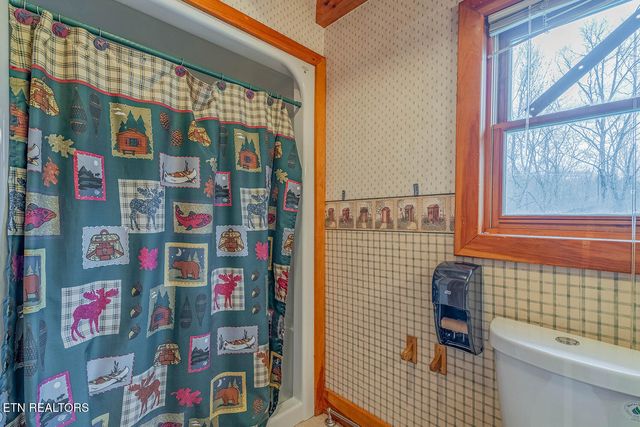 147 R & R Sawmill Rd, Harriman, TN 37748