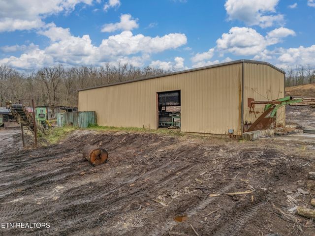 147 R & R Sawmill Rd, Harriman, TN 37748