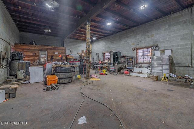 147 R & R Sawmill Rd, Harriman, TN 37748