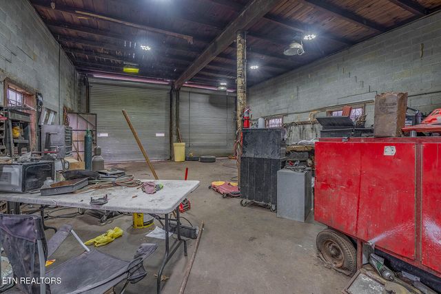 147 R & R Sawmill Rd, Harriman, TN 37748