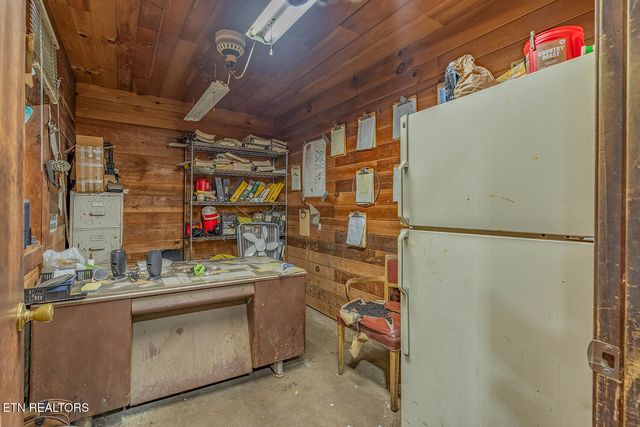 147 R & R Sawmill Rd, Harriman, TN 37748