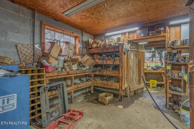 147 R & R Sawmill Rd, Harriman, TN 37748