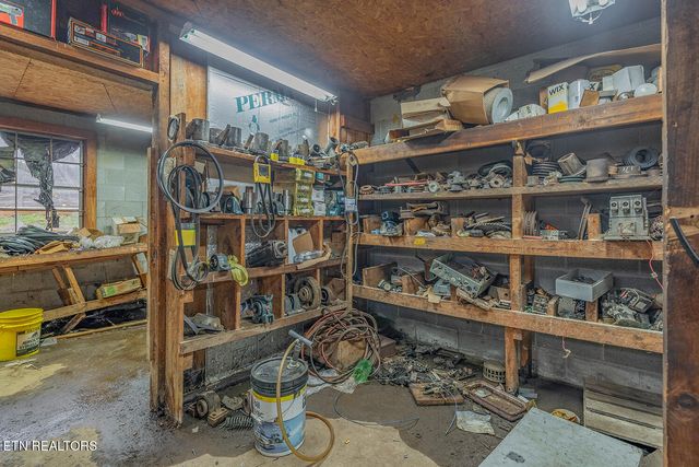 147 R & R Sawmill Rd, Harriman, TN 37748