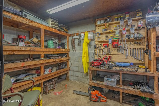 147 R & R Sawmill Rd, Harriman, TN 37748