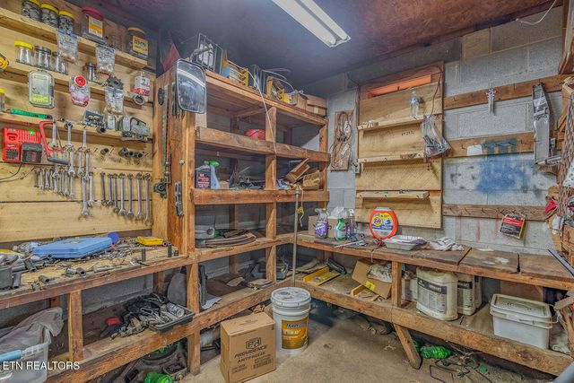 147 R & R Sawmill Rd, Harriman, TN 37748