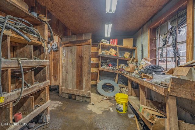 147 R & R Sawmill Rd, Harriman, TN 37748