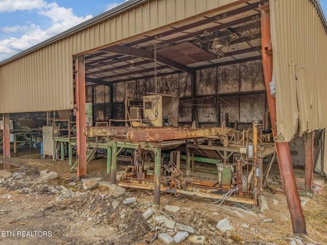 147 R & R Sawmill Rd, Harriman, TN 37748