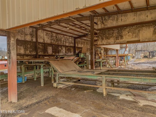 147 R & R Sawmill Rd, Harriman, TN 37748