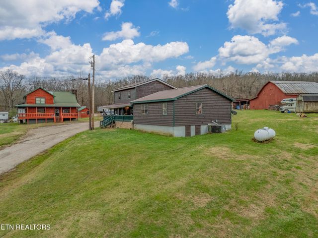 147 R & R Sawmill Rd, Harriman, TN 37748