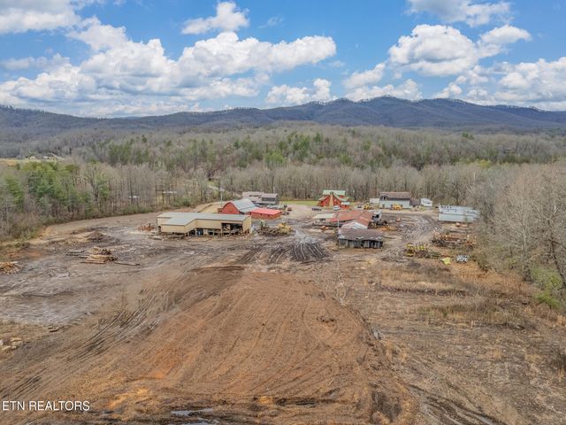 147 R & R Sawmill Rd, Harriman, TN 37748
