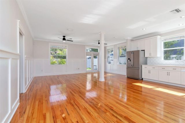 3113 W OAKELLAR AVENUE, Tampa, FL 33611