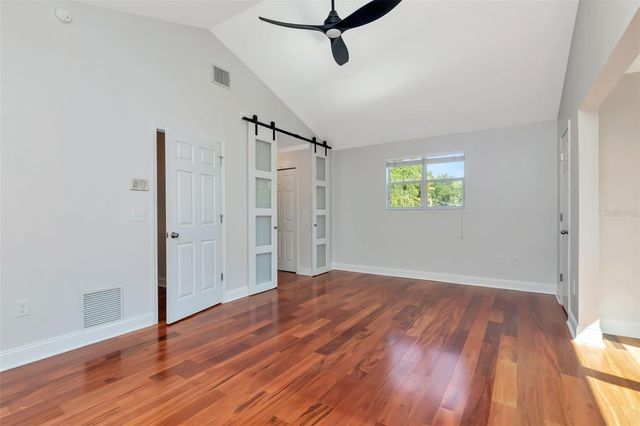 3113 W OAKELLAR AVENUE, Tampa, FL 33611