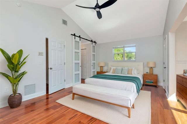 3113 W OAKELLAR AVENUE, Tampa, FL 33611