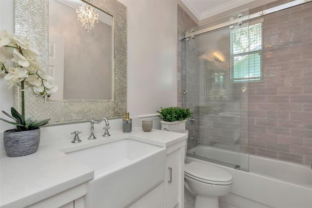 3113 W OAKELLAR AVENUE, Tampa, FL 33611