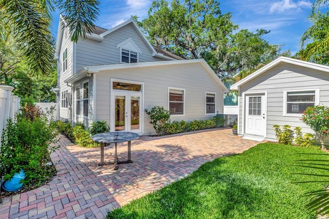 3113 W OAKELLAR AVENUE, Tampa, FL 33611